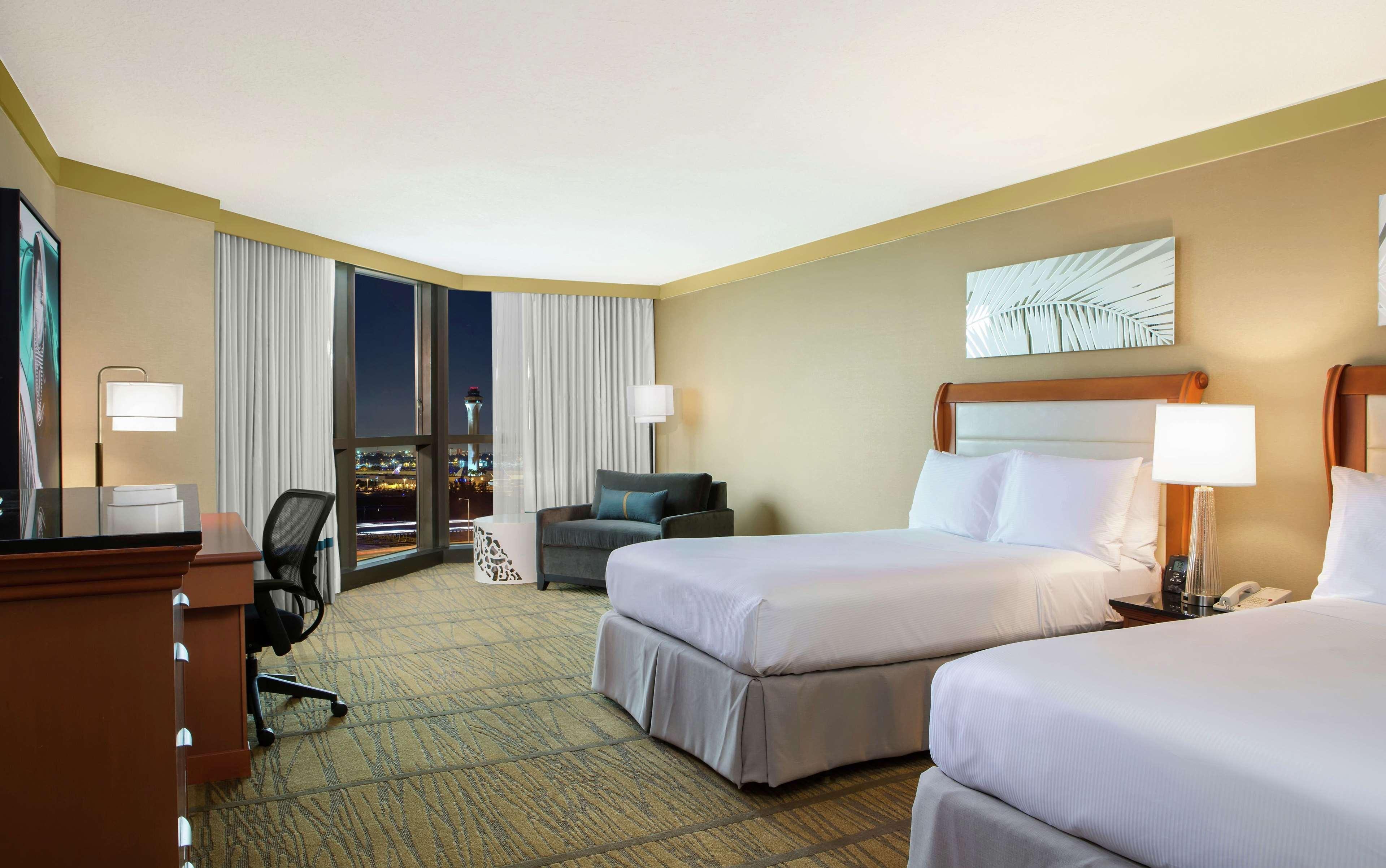 Doubletree By Hilton Hotel Miami Airport & Convention Center Exterior photo