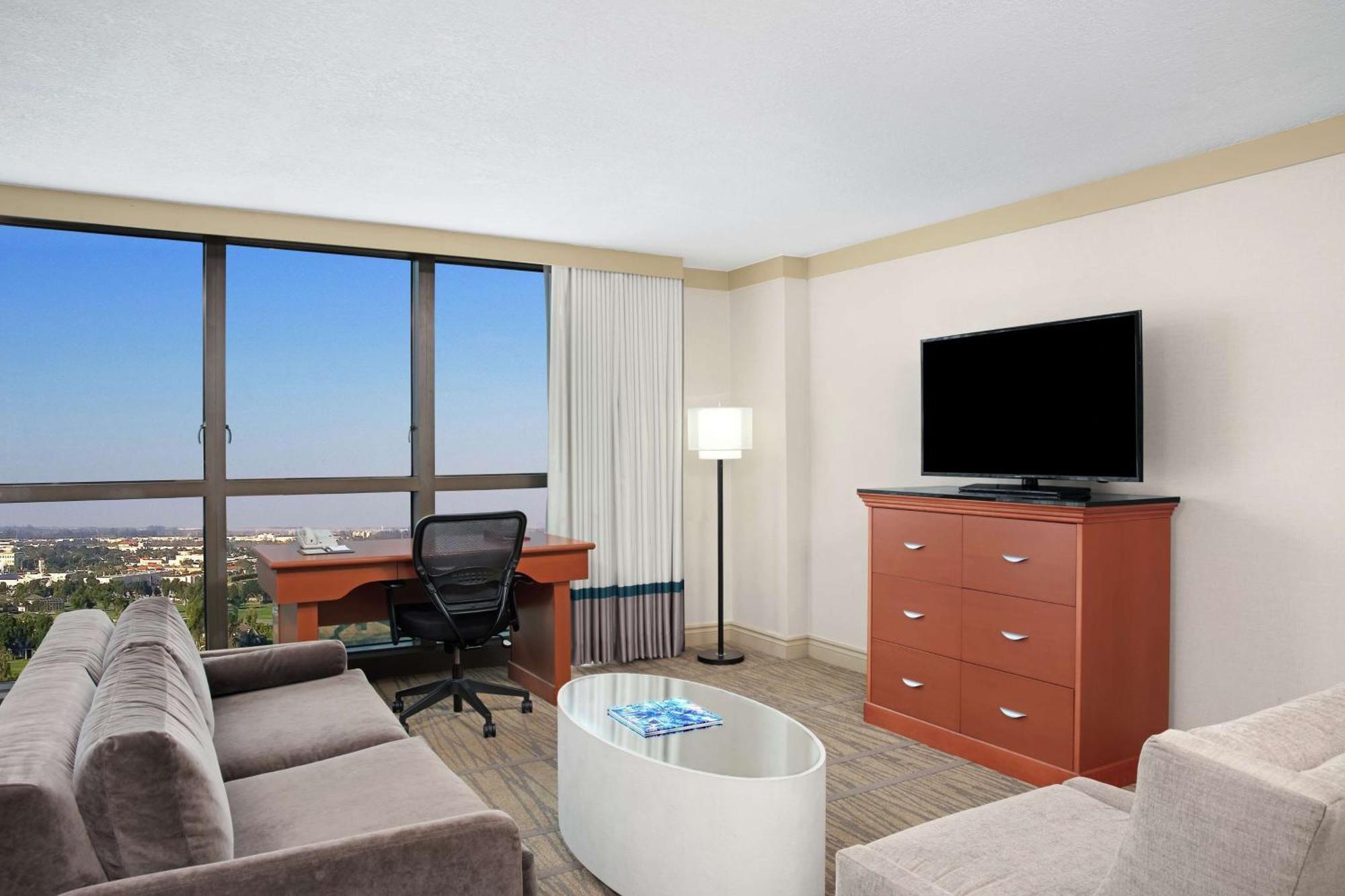 Doubletree By Hilton Hotel Miami Airport & Convention Center Exterior photo