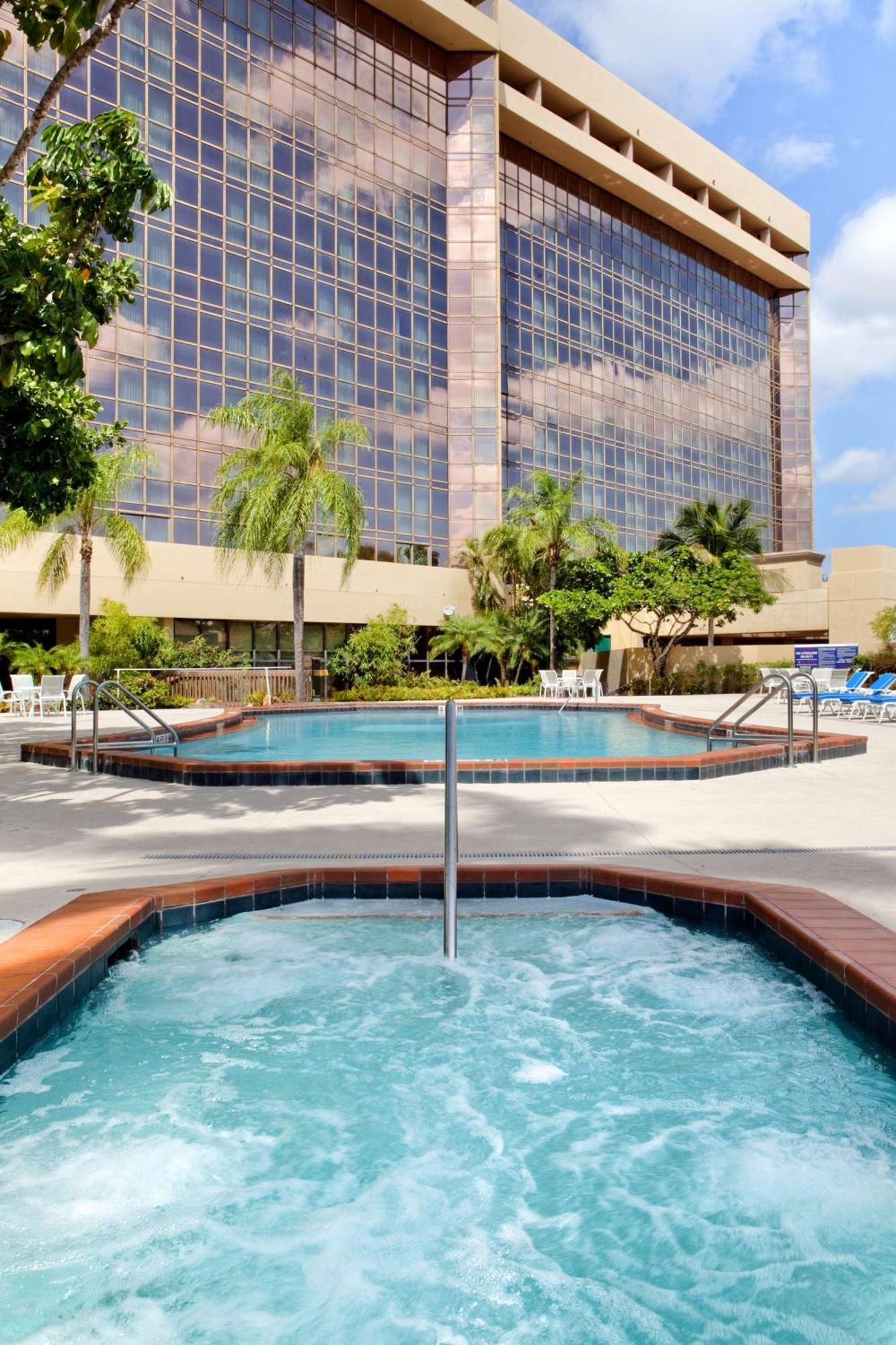 Doubletree By Hilton Hotel Miami Airport & Convention Center Exterior photo